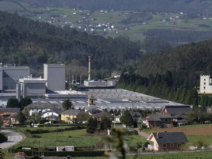Vista de la fábrica de Industrias Lácteas Asturianas, en Navia (Asturias).