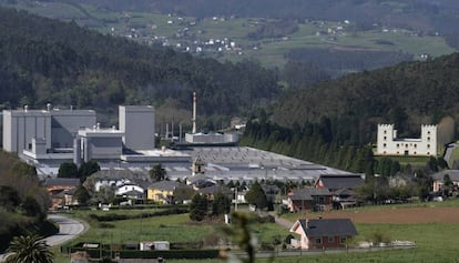 Vista de la fábrica de Industrias Lácteas Asturianas, en Navia (Asturias).