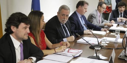 El secretario de Estado de Administraciones P&uacute;blicas, Antonio Beteta (3i), durante la reuni&oacute;n de la Mesa General de la Administraci&oacute;n General del Estado (AGE) celebrada la pasada semana en Madrid. 