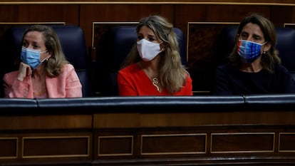 Nadia Calviño, Yolanda Díaz y Teresa Ribera, en el Congreso de los Diputados en junio.
