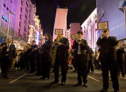 Una de las 20 bandas de música que ayer recorrieron la ciudad.