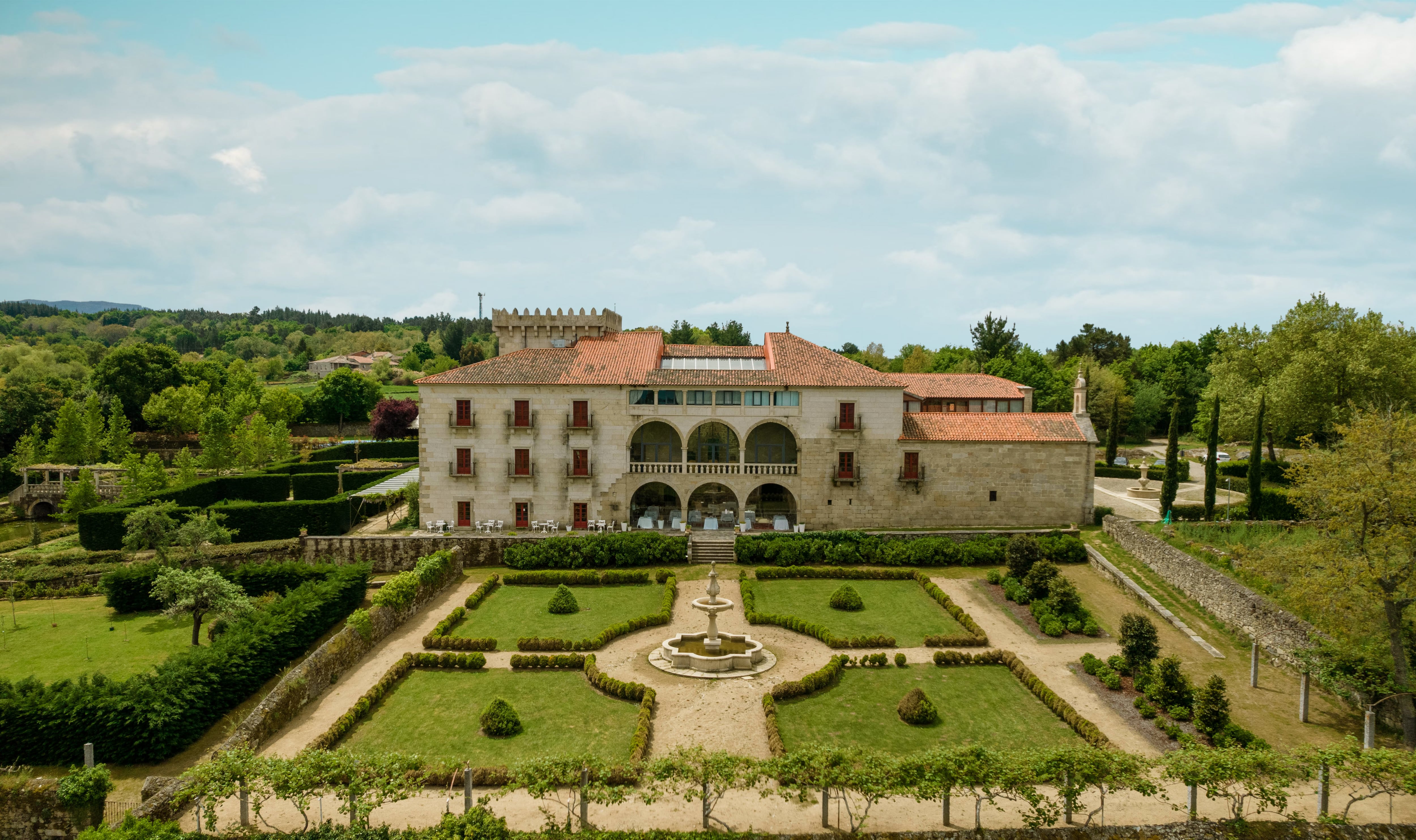 Vista del Palacio de Sober, un edificio histórico de Hotusa en Lugo.