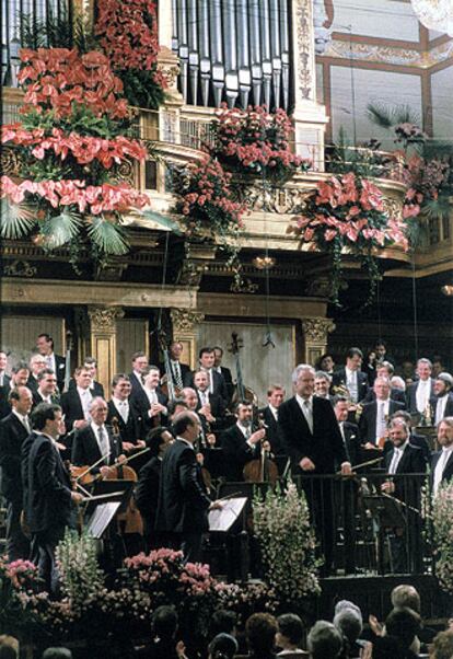 El director Carlos Kleiber, tras el Concierto de Año Nuevo de 1989 en Viena.