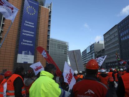 Trabajadores del acero de toda Europa se manifiestan en Bruselas en defensa de sus empleos. 