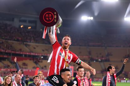 Iker Muniain celebra la consecución del título de Copa el pasado mes de abril.