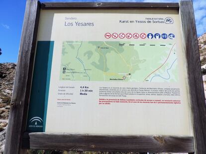 A sign showing suggested foot paths across Karst en Yesos de Sorbas, which was designated a Natural Area in 1989 by the regional government of Andalusia to protect its uniqueness. There is a warning alerting trekkers about the numerous sinkholes in the area.