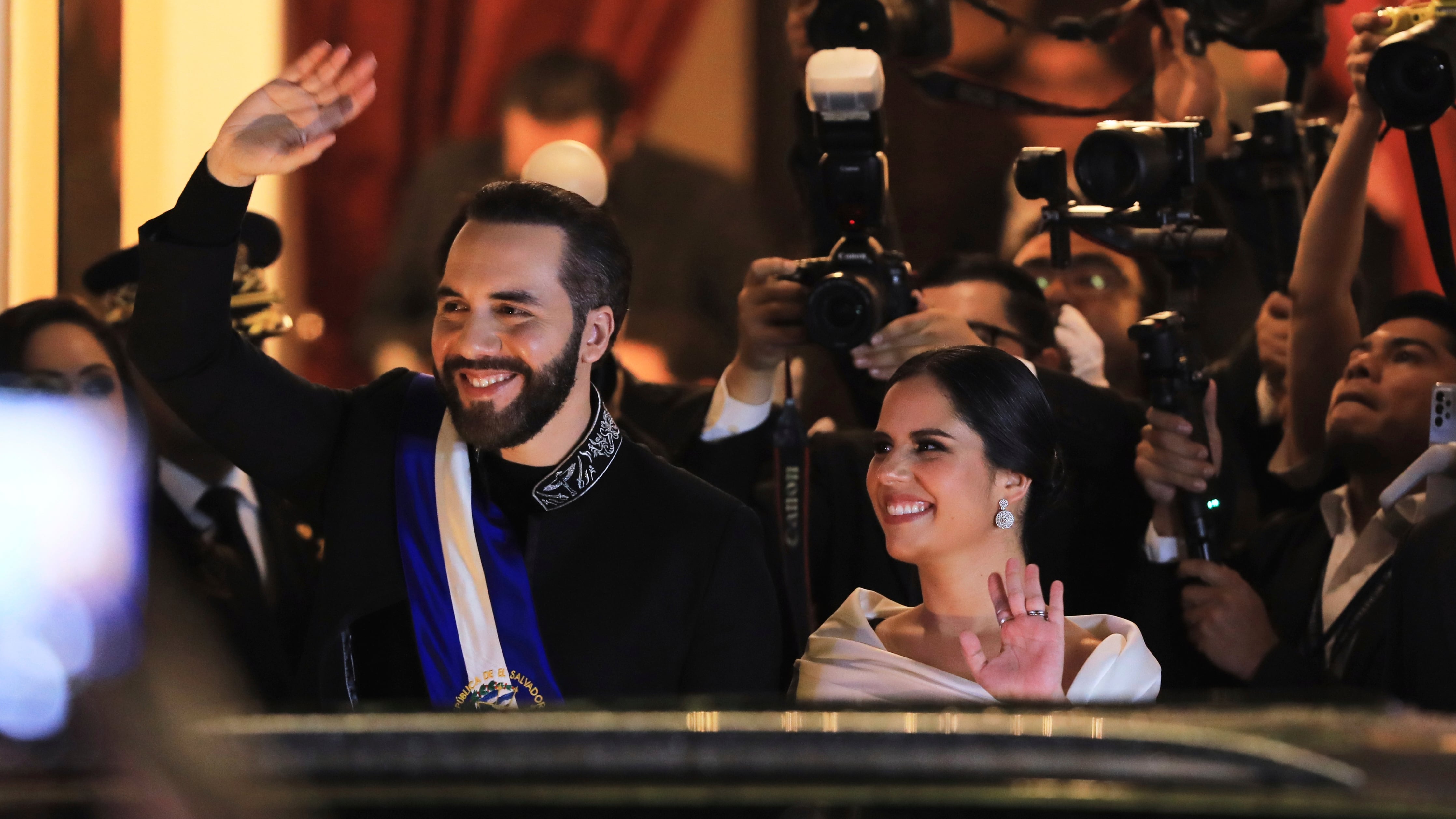 Bukele mantiene su enorme popularidad a pesar de su imagen de “dictador” 