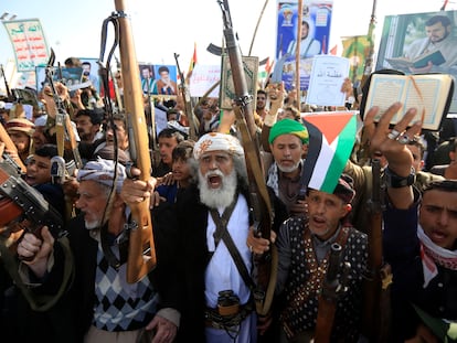 Partidarios de los hutíes protestaban este viernes en Saná, contra Israel y Estados Unidos.