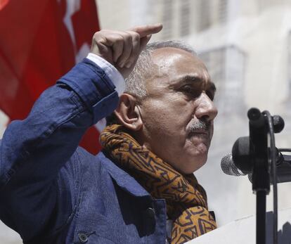 El secretario general de UGT, Pepe &Aacute;lvarez, pronuncia unas palabras al t&eacute;rmino de la manifestaci&oacute;n en Madrid.