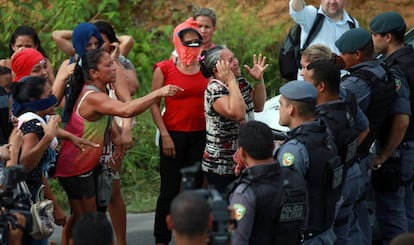 Parentes dos mortos na chacina de Manaus.