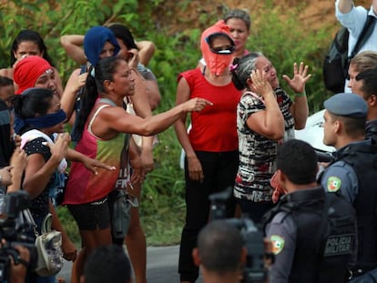 Parentes dos mortos na chacina de Manaus.