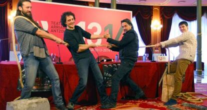 Participantes en el espectáculo 'Herritmo', este lunes en el Teatro Arriaga.