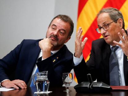 El presidente de la Generalitat, Quim Torra (a la derecha), acompañado por el 'conseller' de Acción Exterior, Alfred Bosch.