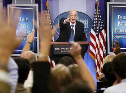 El secretario del Tesoro de EE UU, Henry Paulson, en la rueda de prensa ayer en Washington.