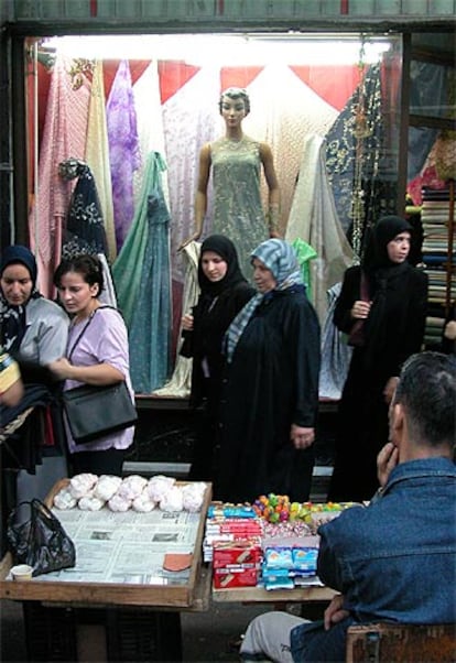 Mujeres en un mercado de Argel.