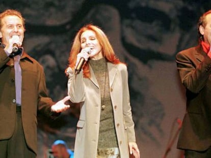 V&iacute;ctor Manuel, Ana Bel&eacute;n y Serrat en un concierto homenaje a Salvador Allende en Santiago de Chile.