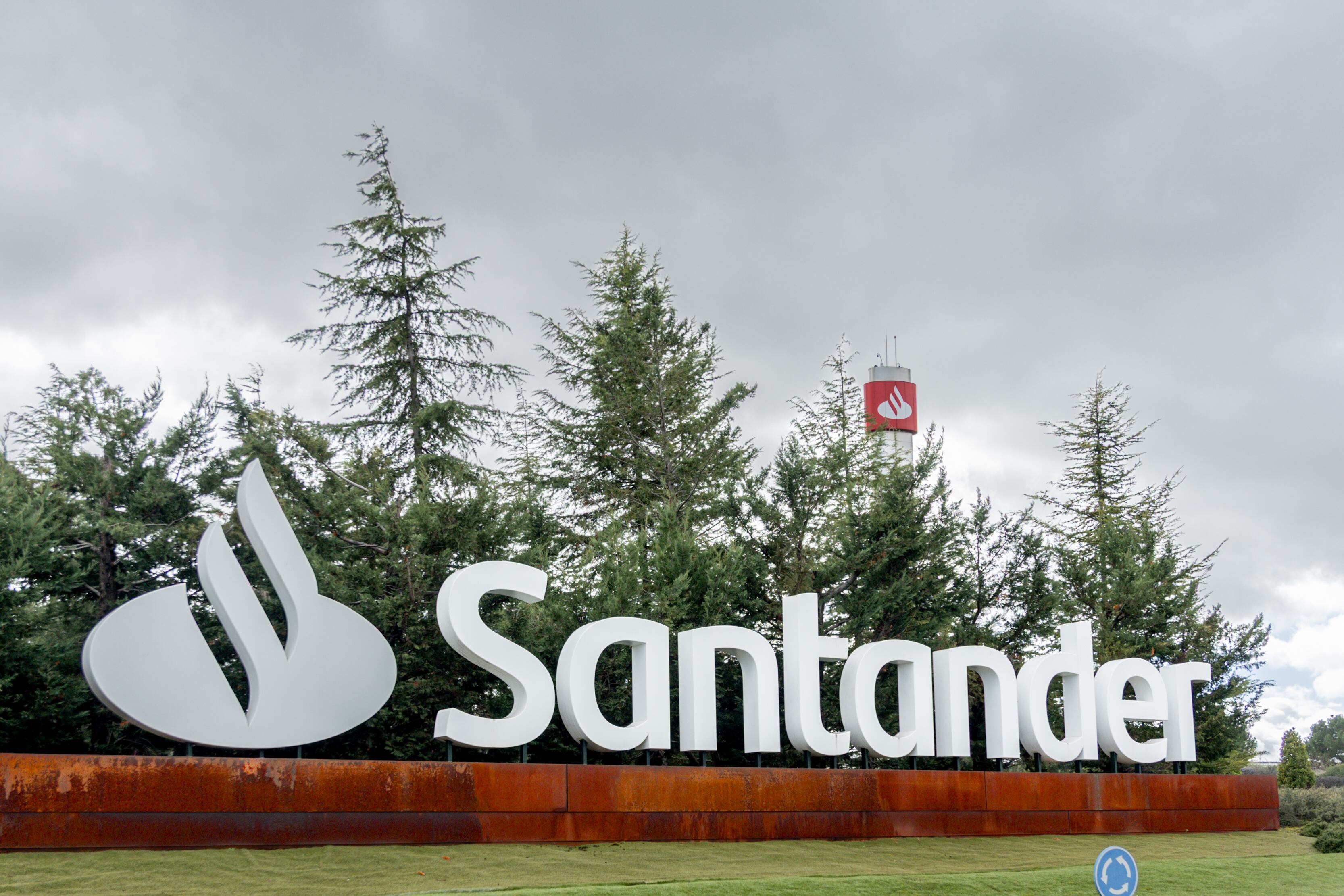 Santander lanzará un programa de recompra de acciones de 1.825 millones de euros