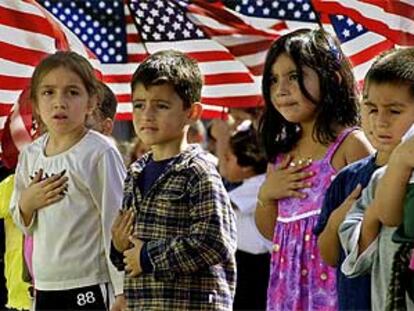 Alumnos de primaria recitan en Los Ángeles (EE UU), el pasado octubre, el juramento a la bandera.
