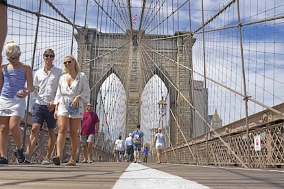 El puente de Brooklyn, que une este distrito neoyorquino con la isla de Manhattan, fue construido entre 1870 y 1883.  