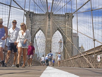 El puente de Brooklyn, que une este distrito neoyorquino con la isla de Manhattan, fue construido entre 1870 y 1883.  