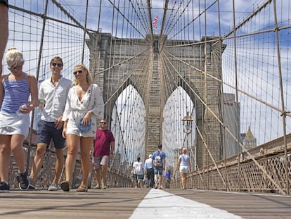 El puente de Brooklyn, que une este distrito neoyorquino con la isla de Manhattan, fue construido entre 1870 y 1883.  