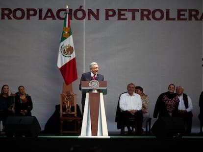 Andrés Manuel López Obrador en un templete en el Zócalo, el 18 de marzo de 2023.