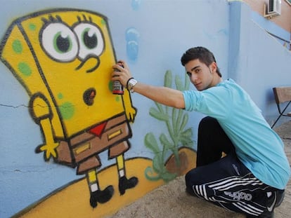 Raúl,  ganador del concurso del ayuntamiento de Paracuellos para pintar los colegios públicos.