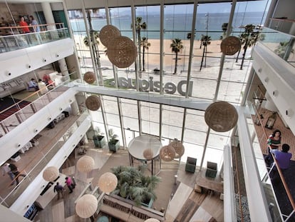 Interior de las oficinas centrales de Desigual en Barcelona.