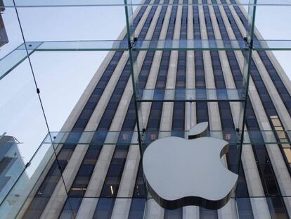 Logo de Apple en la Quinta Avenida de Nueva York.