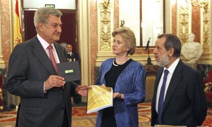 El presidente del Congreso, Jes&uacute;s Posada, la Defensora del Pueblo, Soledad Becerril, y su adjunto Francisco Fern&aacute;ndez Marug&aacute;n.