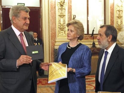 El presidente del Congreso, Jes&uacute;s Posada, la Defensora del Pueblo, Soledad Becerril, y su adjunto Francisco Fern&aacute;ndez Marug&aacute;n.