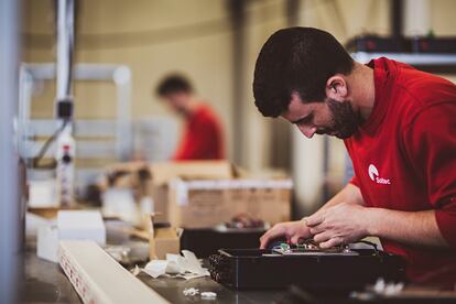 El acuerdo de Endesa con Soltec, un fabricante especializado en seguidores solares, dará trabajo fijo a 40 personas.