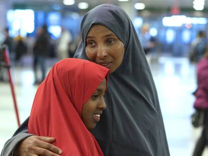 Duas somalis no aeroporto de Nova York, na semana passada.