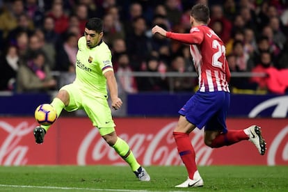 Luis Suárez, ante Lucas.