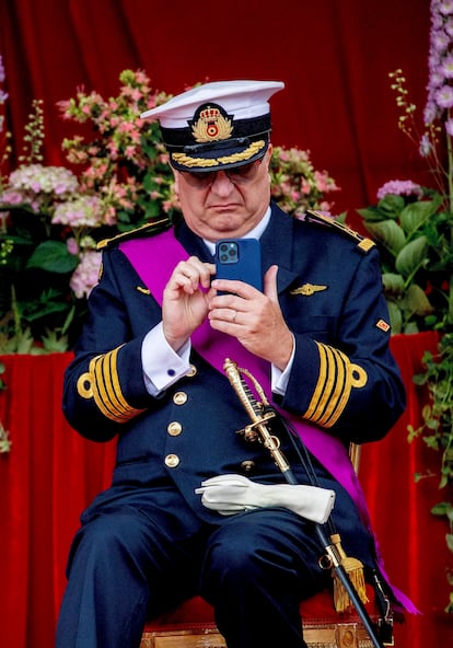 El príncipe Lorenzo de Bélgica, durante un desfile miliar frente al Palacio Real, en Bruselas en julio de 2022.