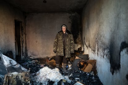 Natalia Velianinova, en su apartamento bombardeado, en Chernihiv.