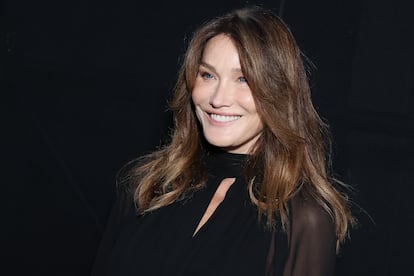 Carla Bruni, en un 'photocall' de la semana de la moda de París, el 26 de septiembre de 2023.