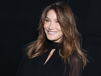 Carla Bruni, en un 'photocall' de la semana de la moda de París, el 26 de septiembre de 2023.