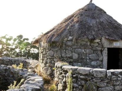 Reconstrucción de una casa castrexa en Santa Trega (A Guarda), repetida hasta la extenuación por los libros de texto.