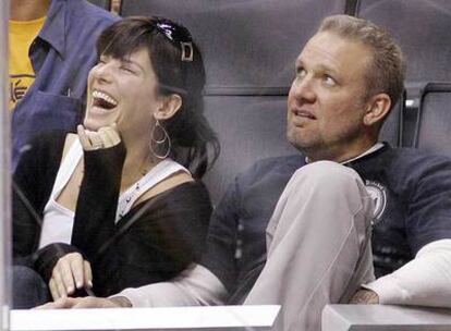 Sandra Bullock, con su marido, Jesse James.