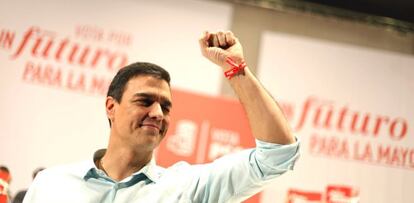 El secretario general del PSOE y candidato a la Presidencia del Gobierno, Pedro S&aacute;nchez, durante su intervenci&oacute;n en un mitin celebrado en A Coru&ntilde;a. 