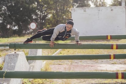 La legionaria Míriam Torres Baena, en un circuito de entrenamiento en Ceuta.