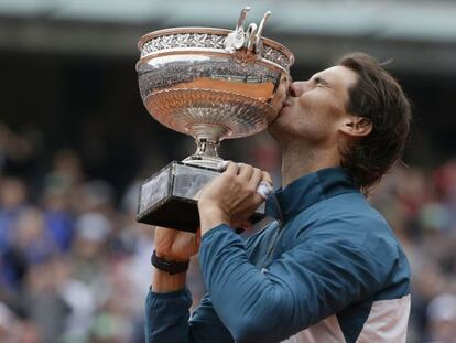 Rafa Nadal celebrates winning his eighth Roland Garros title against compatriot David Ferrer.