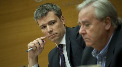 El secretario autonómico Daniel Marco y el diputado Luis Díaz Alperi, en las Cortes Valencianas.