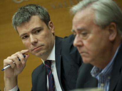 El secretario auton&oacute;mico Daniel Marco y el diputado Luis D&iacute;az Alperi, en las Cortes Valencianas. 