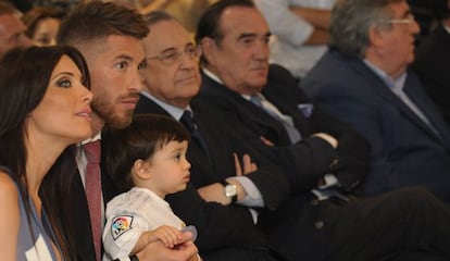 Pilar Rubio, Sergio Ramos, su hijo y Florentino P&eacute;rez.