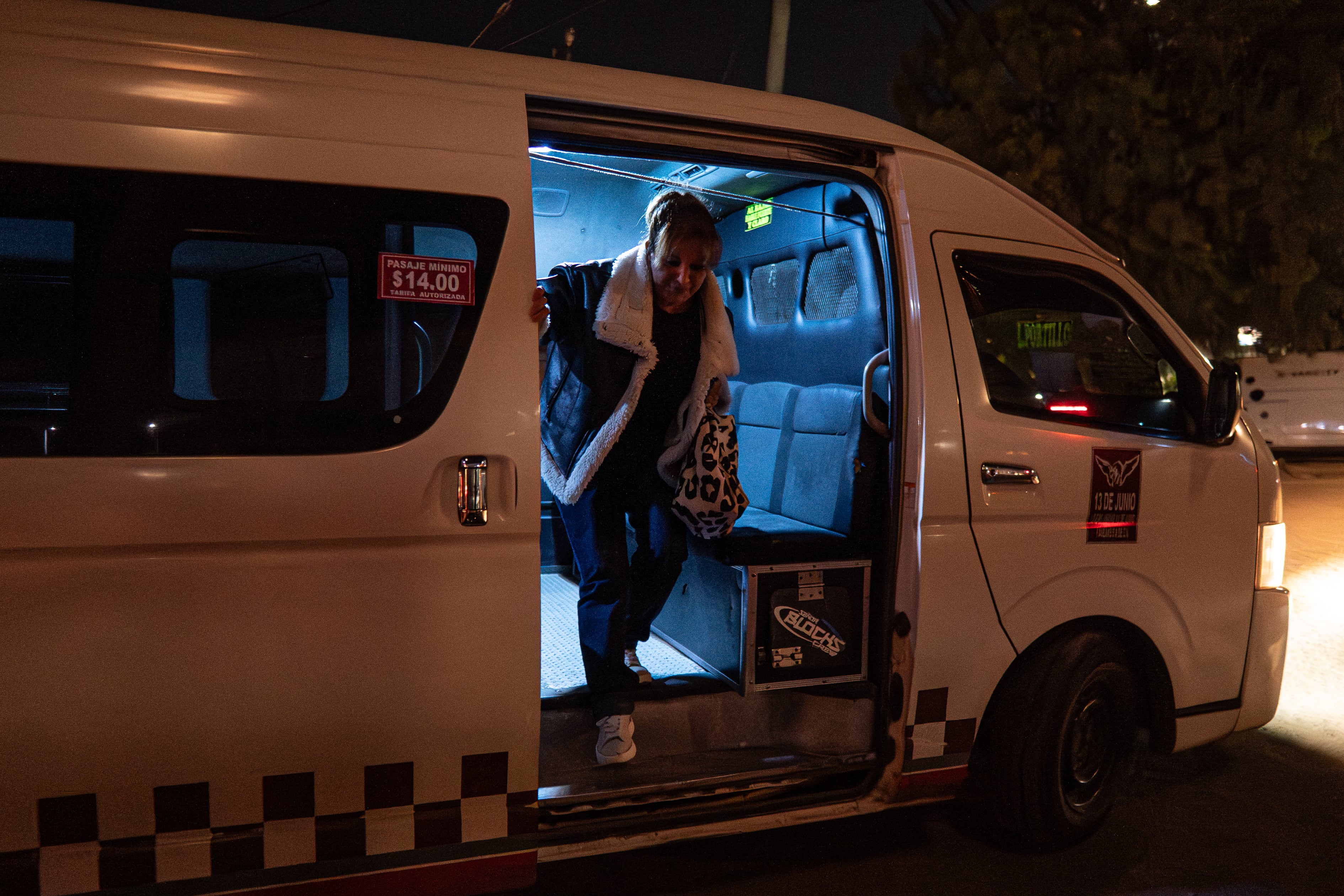 Mireya Santos llega a la estación Lechería del Suburbano.
