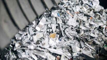 Residuos alumínicos en una planta de reciclaje.