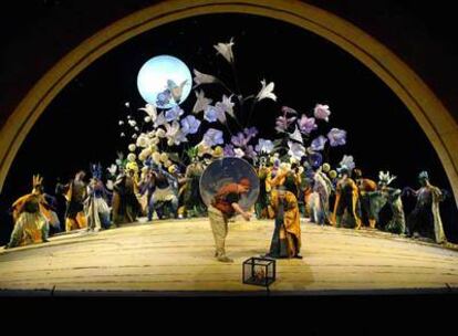 Una escena de 'L'Upupa o el triunfo del amor filial', en el Teatro Real de Madrid.
