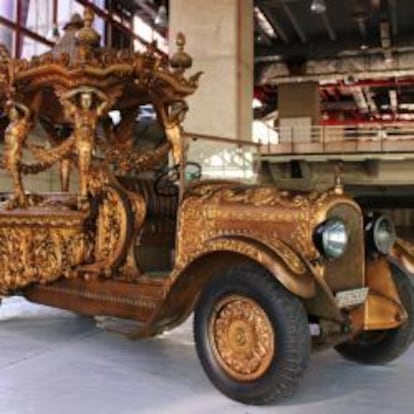 Uno de los modelos de coche fúnebre expuesto en el Salón Classic Auto